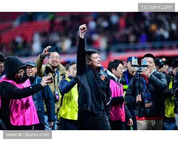 辽宁铁人提前两轮夺中甲冠军，主帅李金羽称“只是迈出一小步”