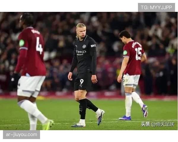 特写：哈兰德在训练中加练任意球，寻求新赛季武器库升级